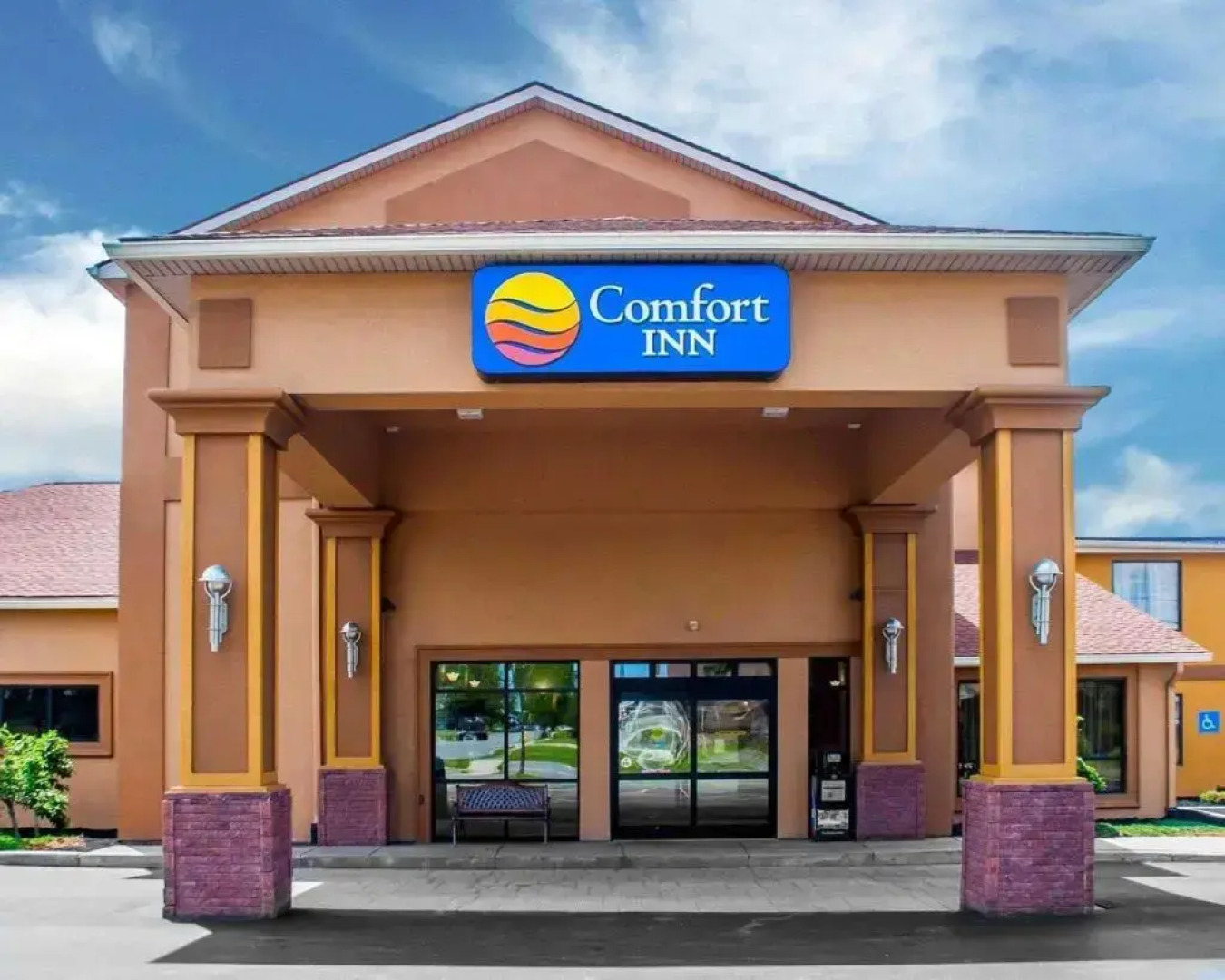 Comfort Inn Near Walden Galleria Mall- Cheektowaga