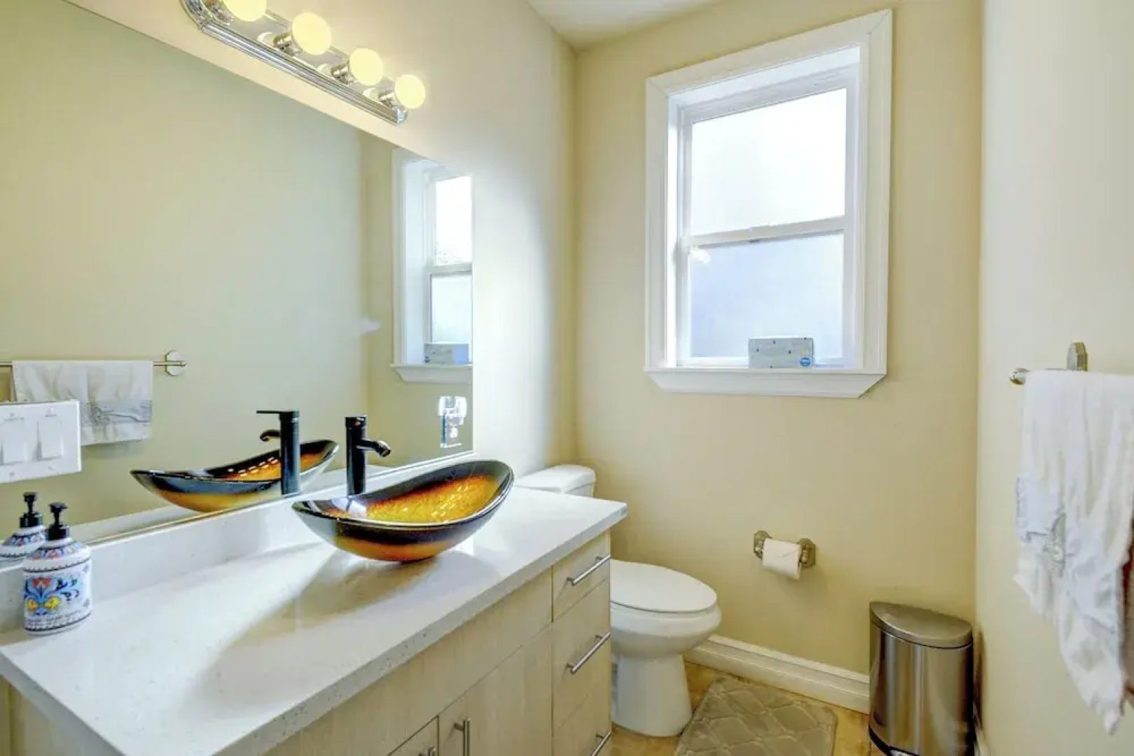 Luxe Federal Way Rental - Walk to the Water!