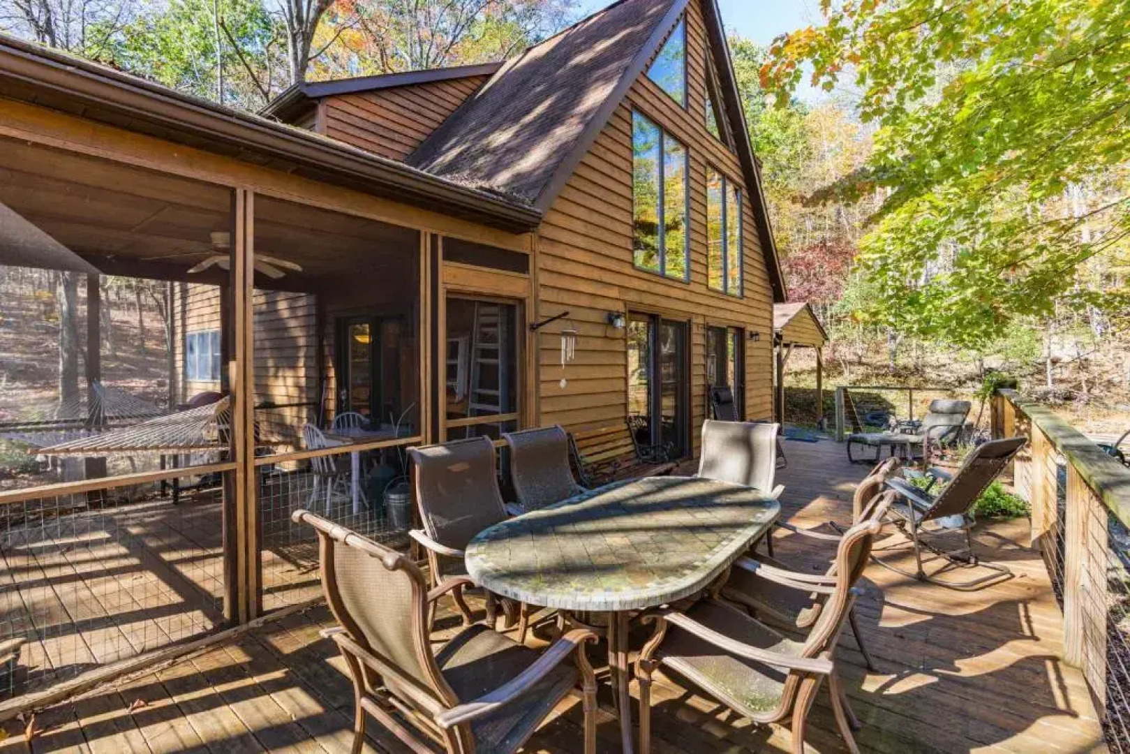 Private Creek, Hot Tub, Huge Deck at Chalet Cabin