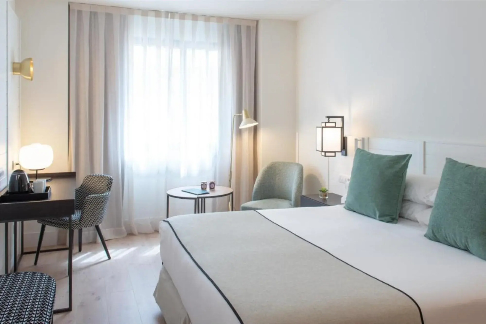 Отель Molina Lario