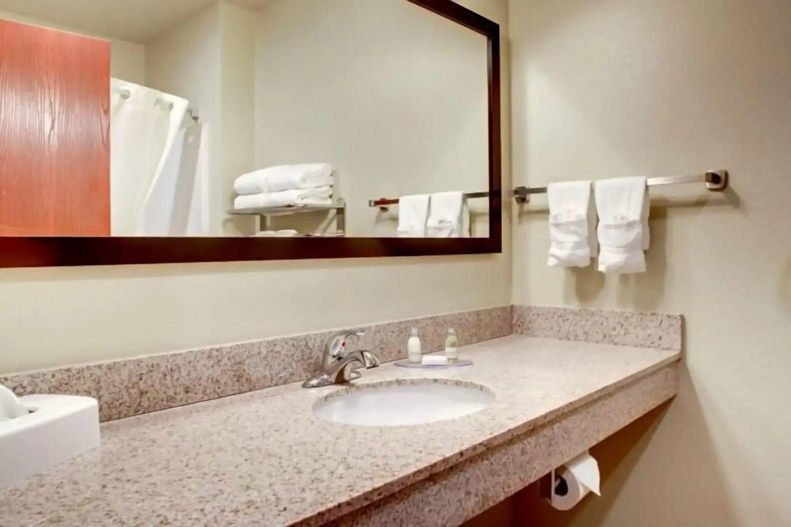 Cobblestone Inn & Suites - Carrington