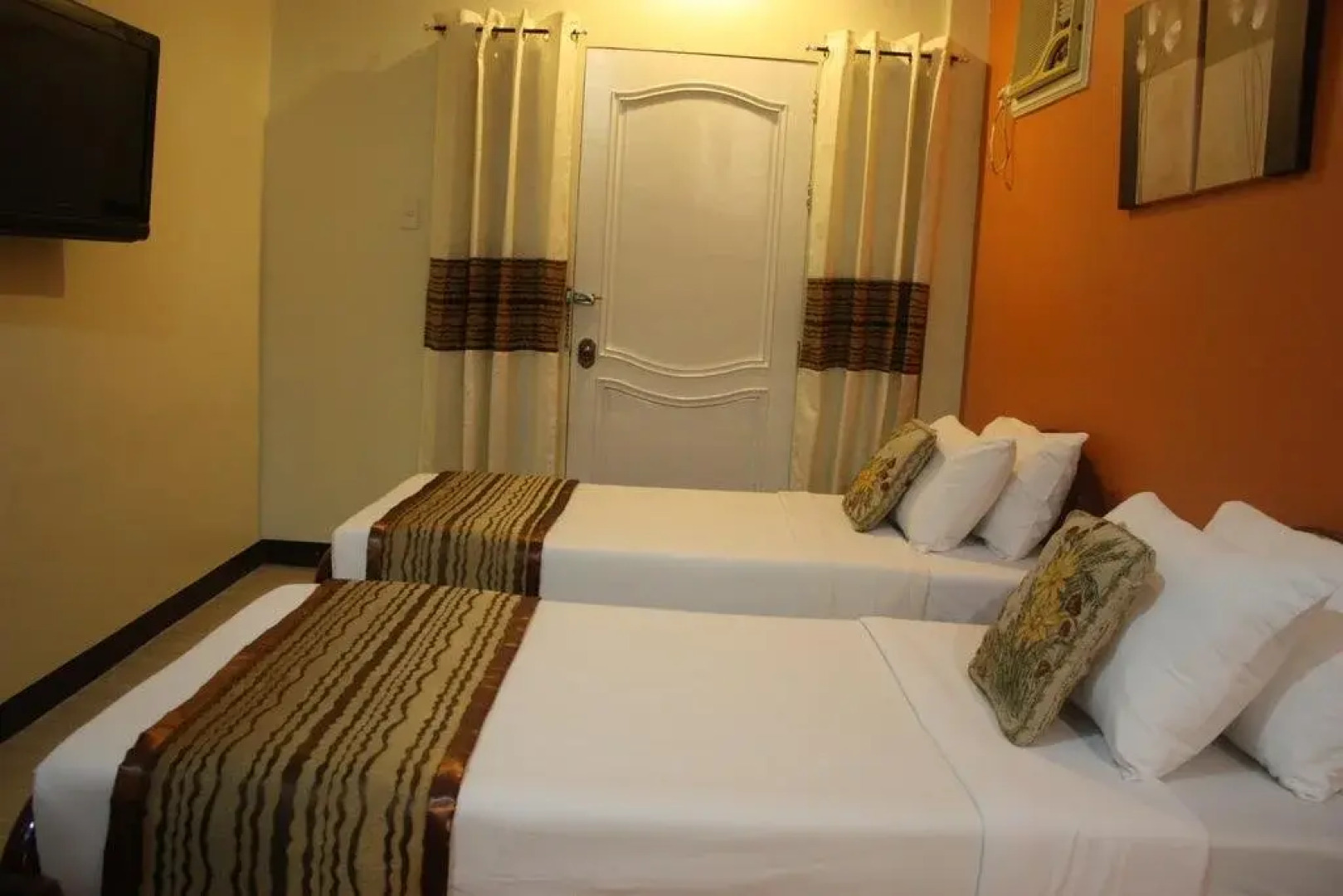 La Piscine Bed And Breakfast