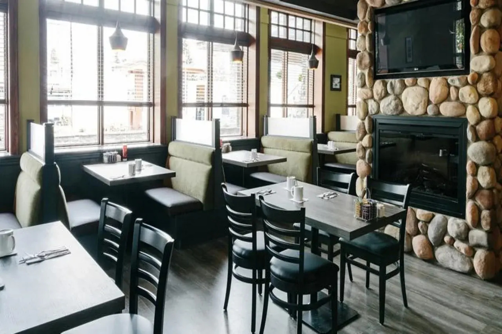 The Elk & Avenue Hotel