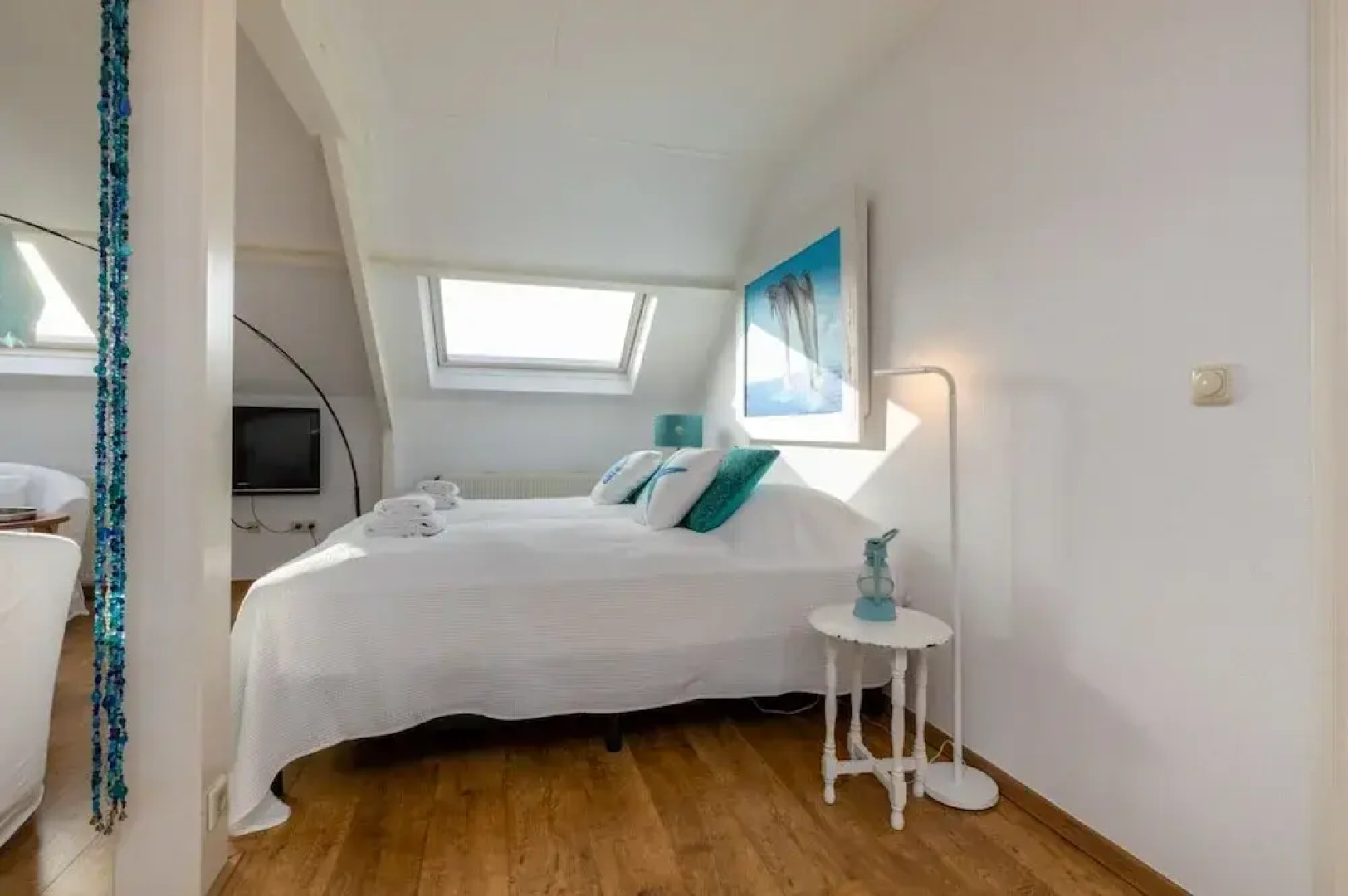 Bright Apartment Near Beach