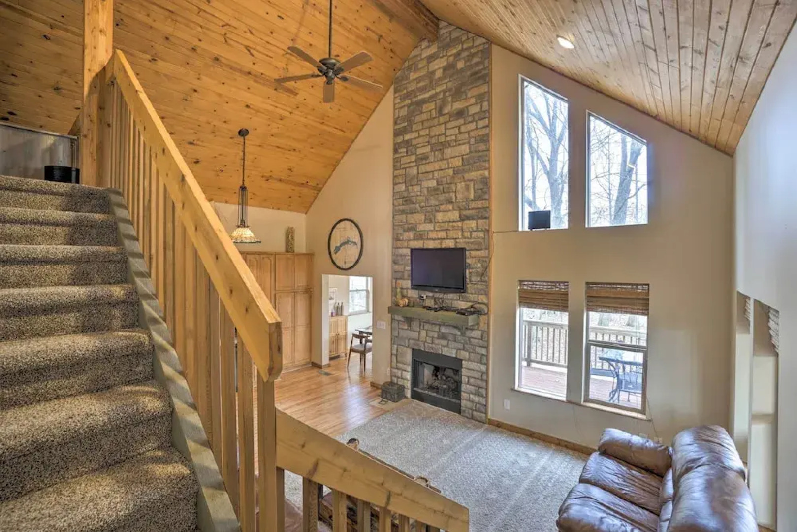 Spacious Buckeye Lake Home w/ Hot Tub & Fire Pit!