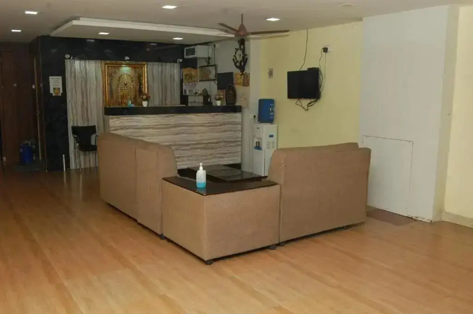 Hotel Adhi Residency - Cleanliness & Friendliness Room VL Vardharaja Temple