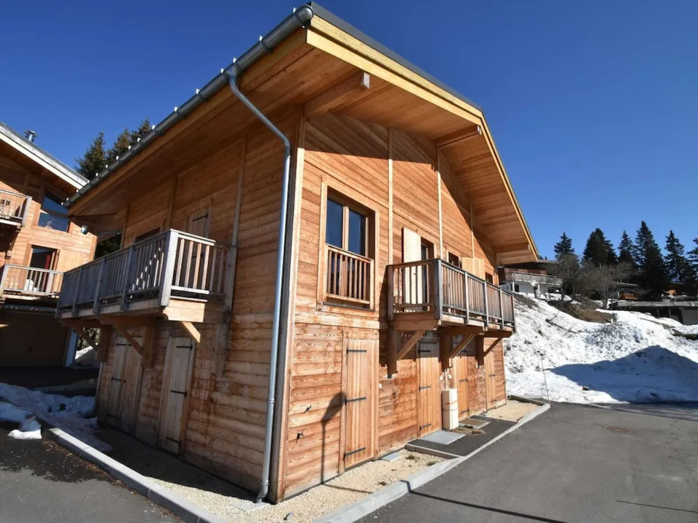Splendid Chalet in Chamrousse With TV