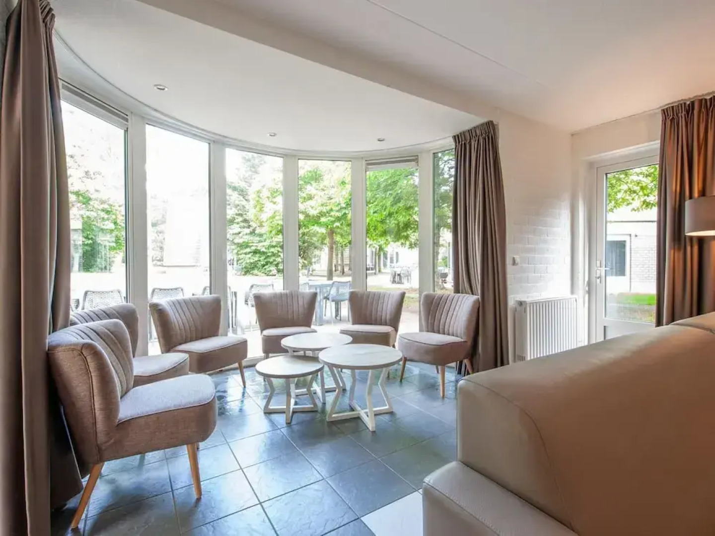 Restyled House with 5 Bathrooms near Vrachelse Heide