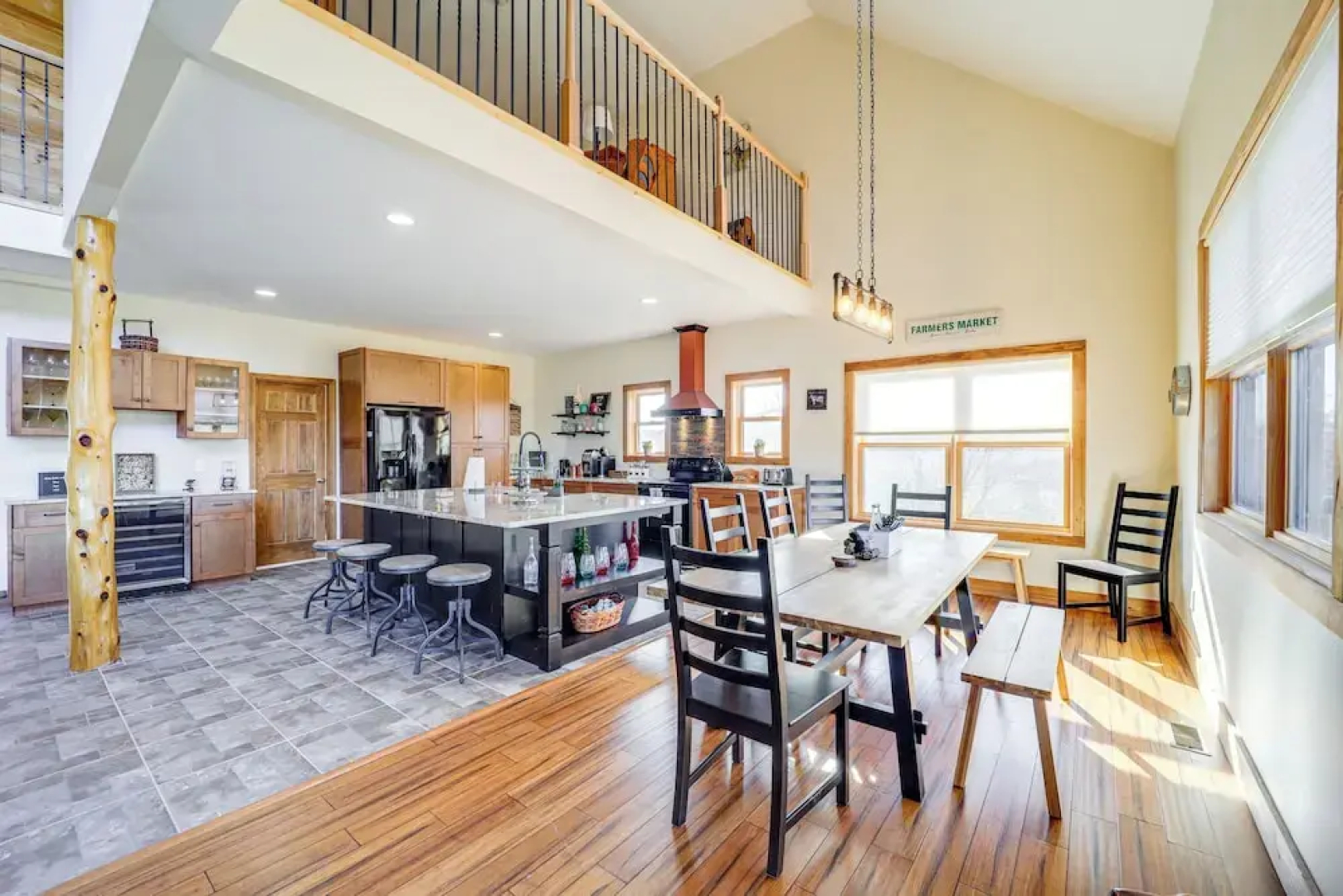 Mountain-view Deck: Group Getaway in Fleetwood