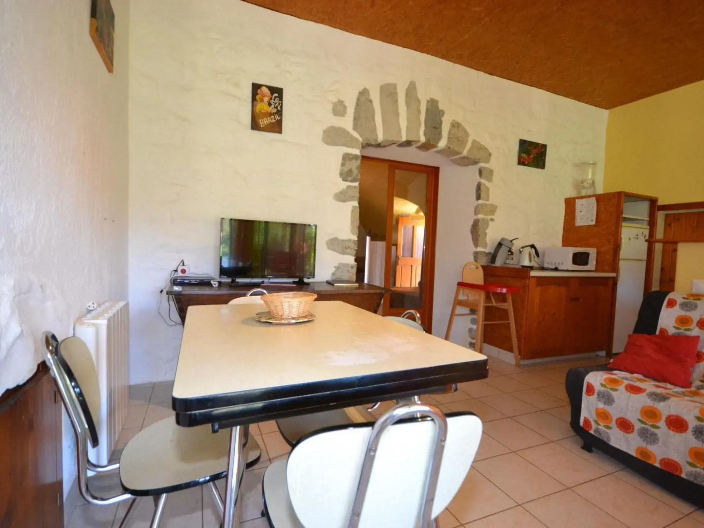 Amazing apartment in Lanas with large garden