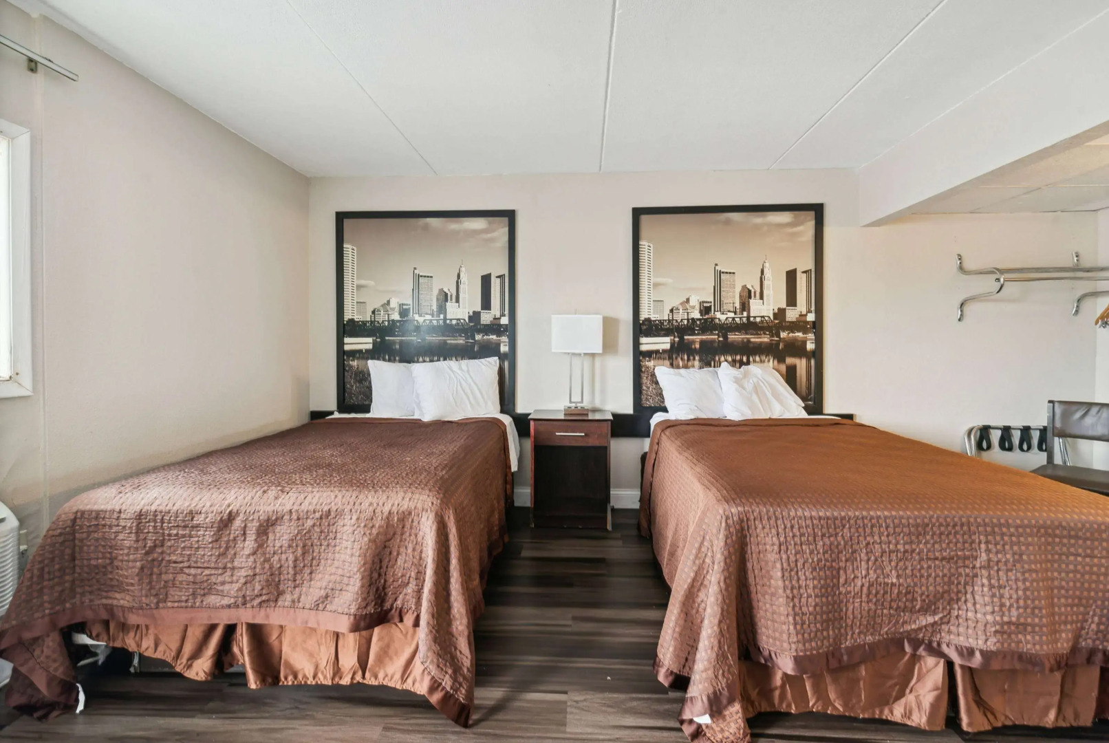 Super 8 by Wyndham Millbury/Toledo