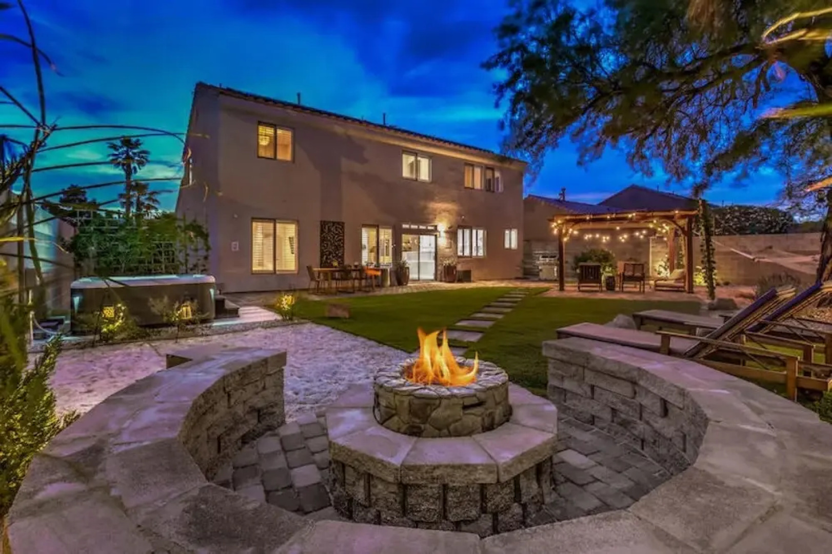 ZEN Retreat Jacuzzi Fire Pit BBQ Hammocks Patio Yoga Room Parking