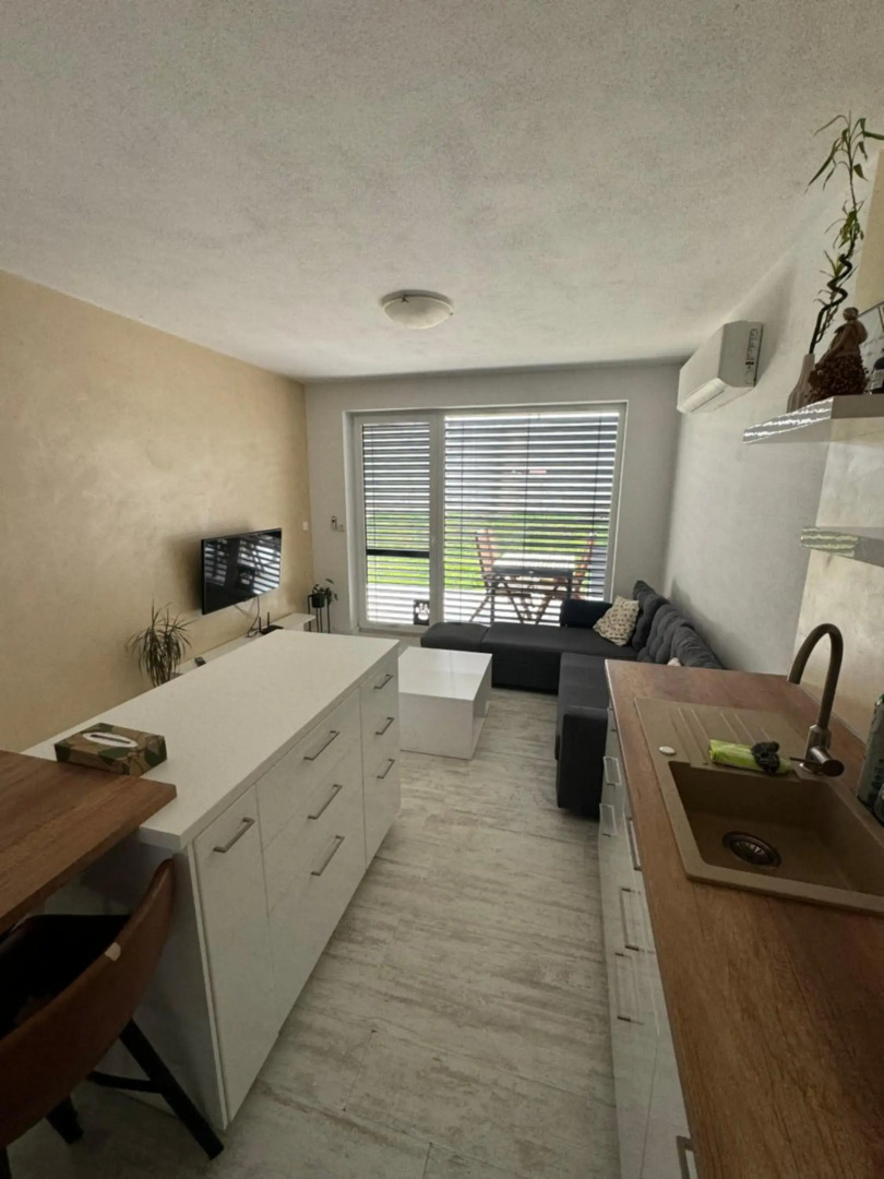 Sunny apartment on the lakes