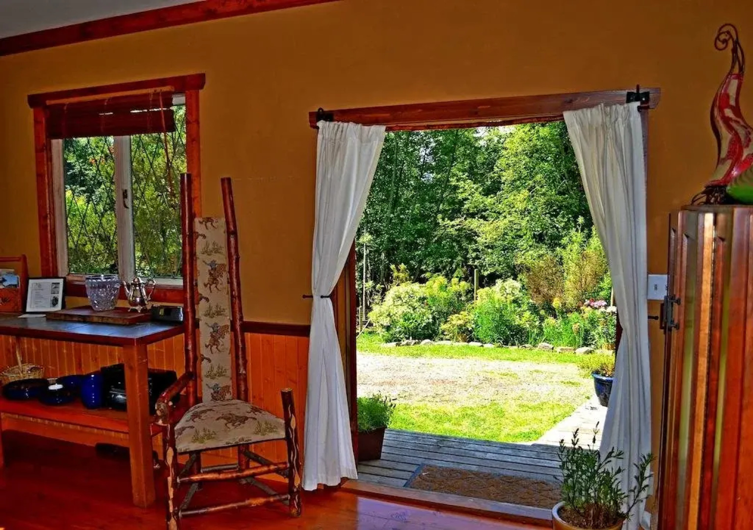 Alderwood Cottage & Suite - Bowen Island