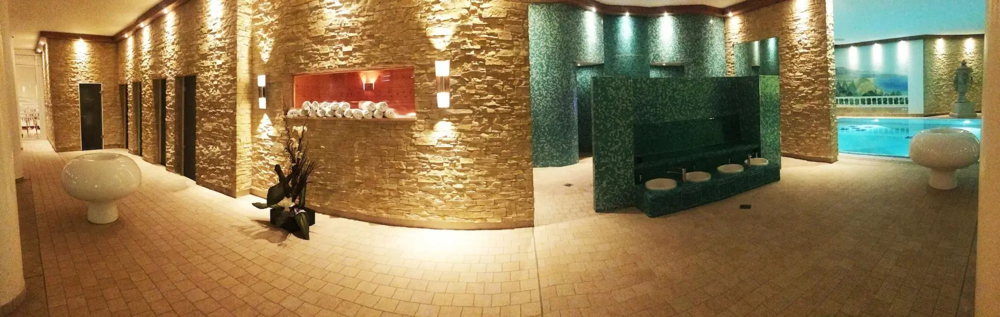 La Strada Hotel