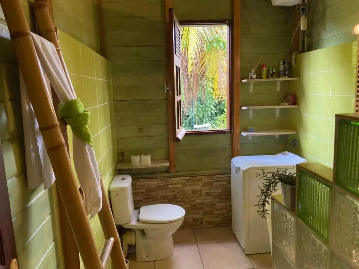 Magnifique Lodge en bois avec piscine et jardin de 800 m2