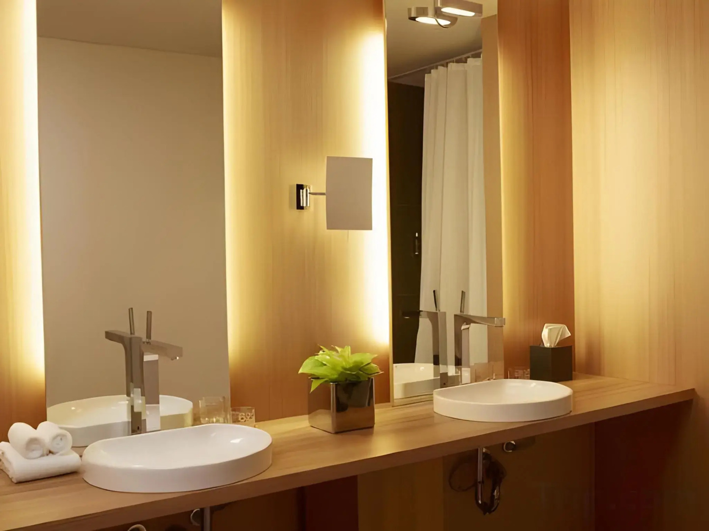 Le Germain Hotel Maple Leaf Square