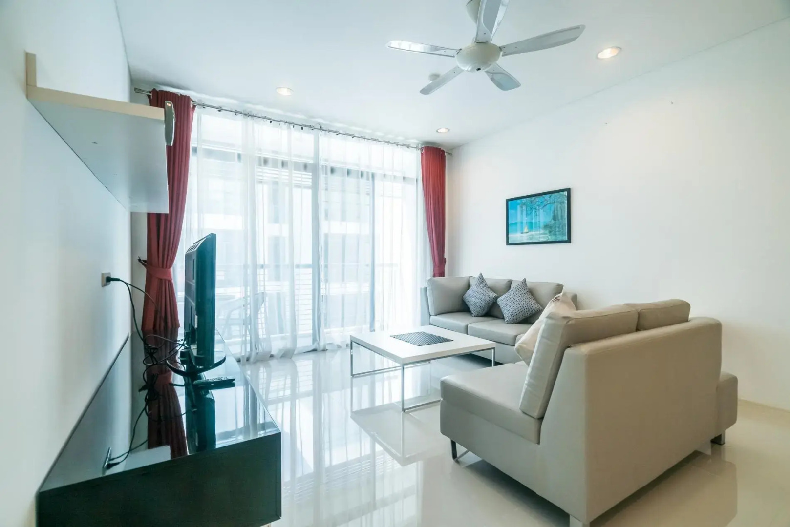 High floor 3 bdr apartment with pool and gym