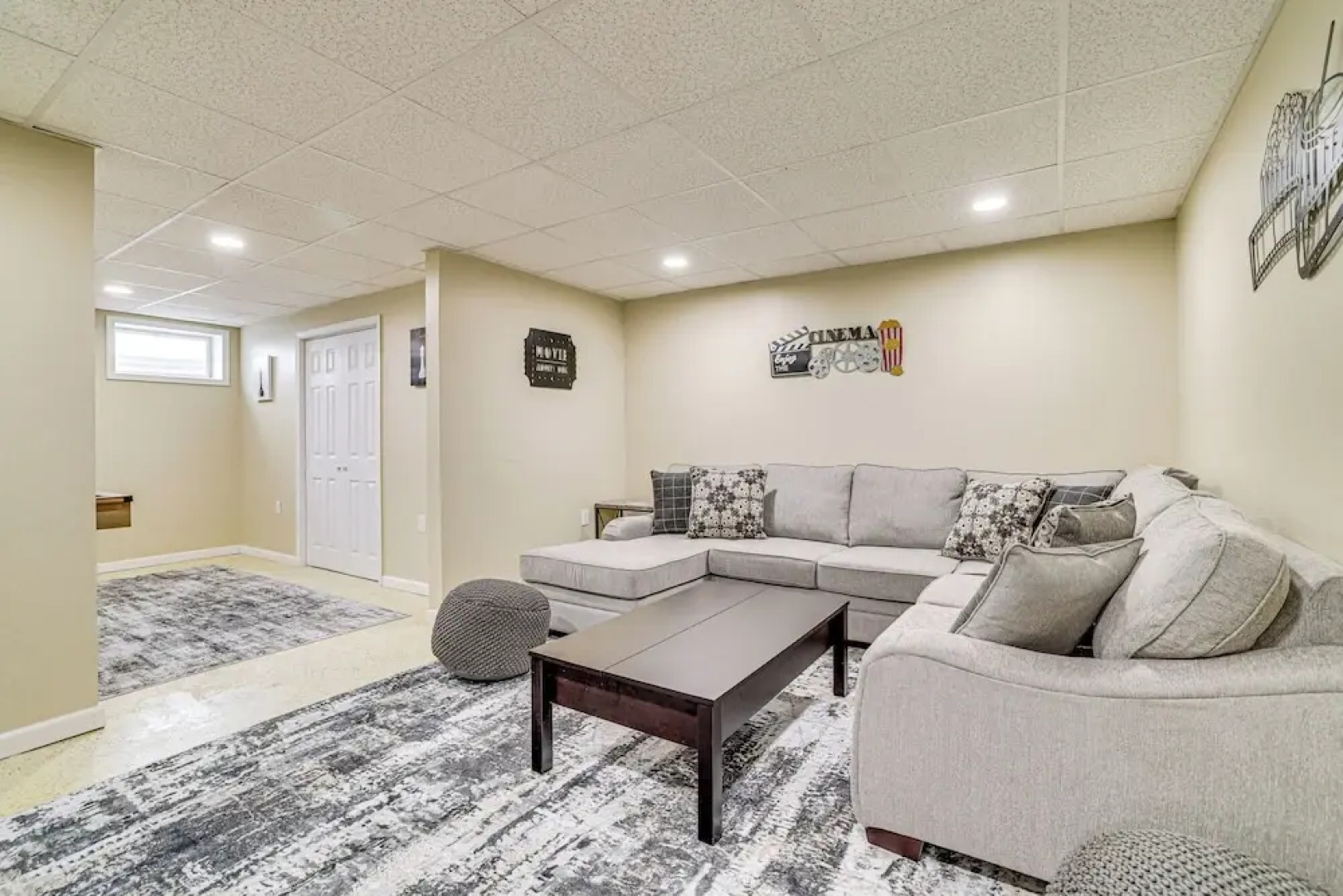 Hot Tub + Decks: Tree-lined Retreat in Pocono Lake