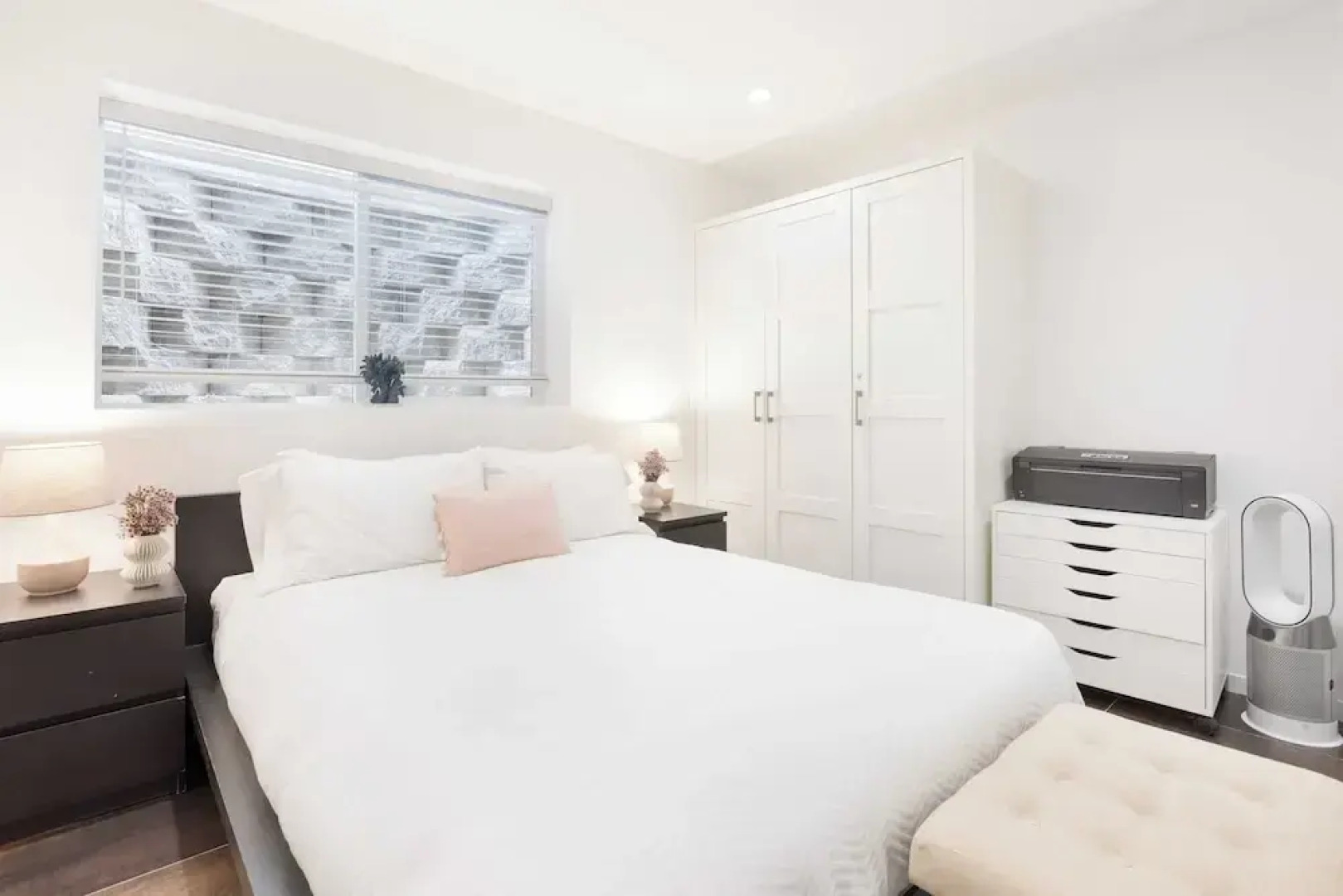 Steps to Beach+shops, Oceanview, Hot Tub+firepit Moonlight Modern by Avantstay