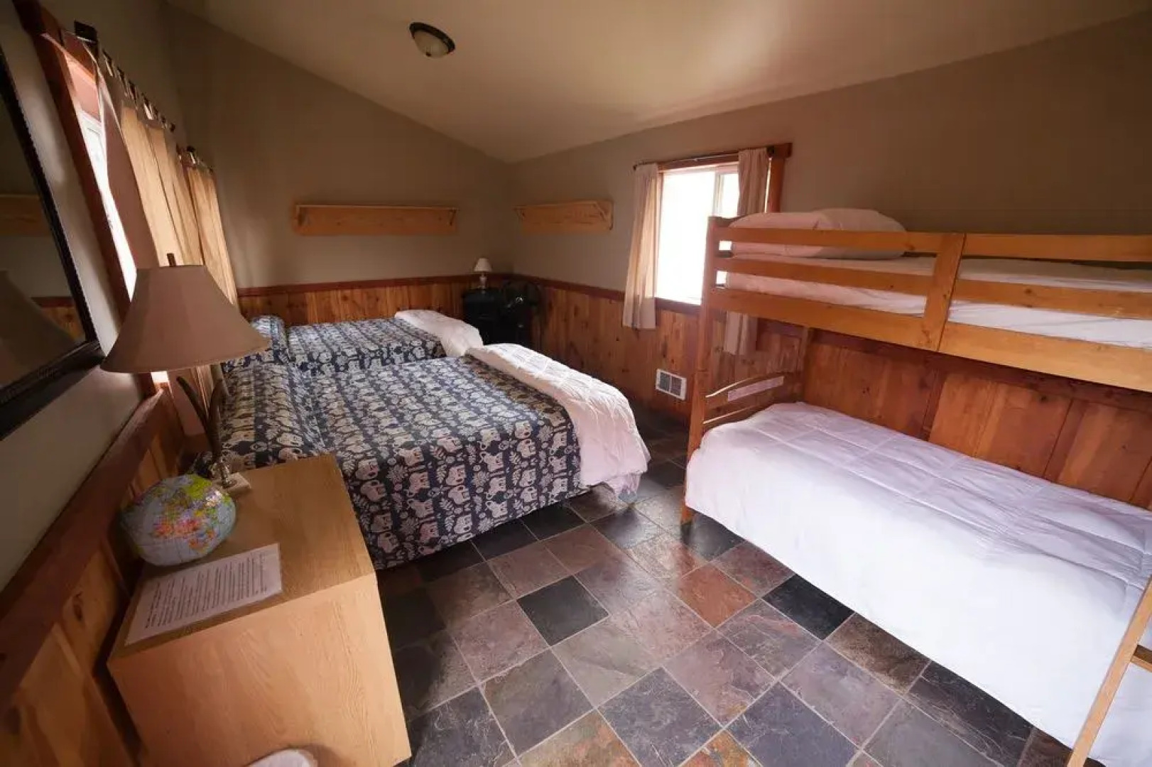 North Yellowstone Lodge and Hostel