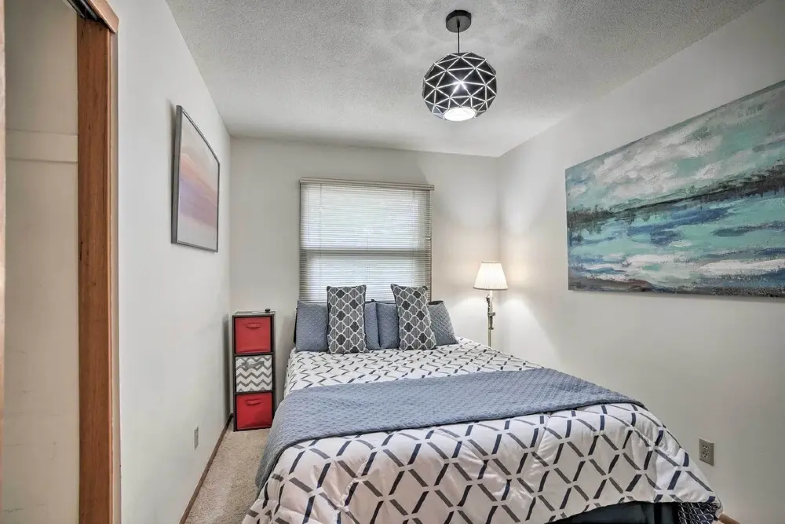 Charming Rochester Home - 2 Mi to Mayo Clinic!