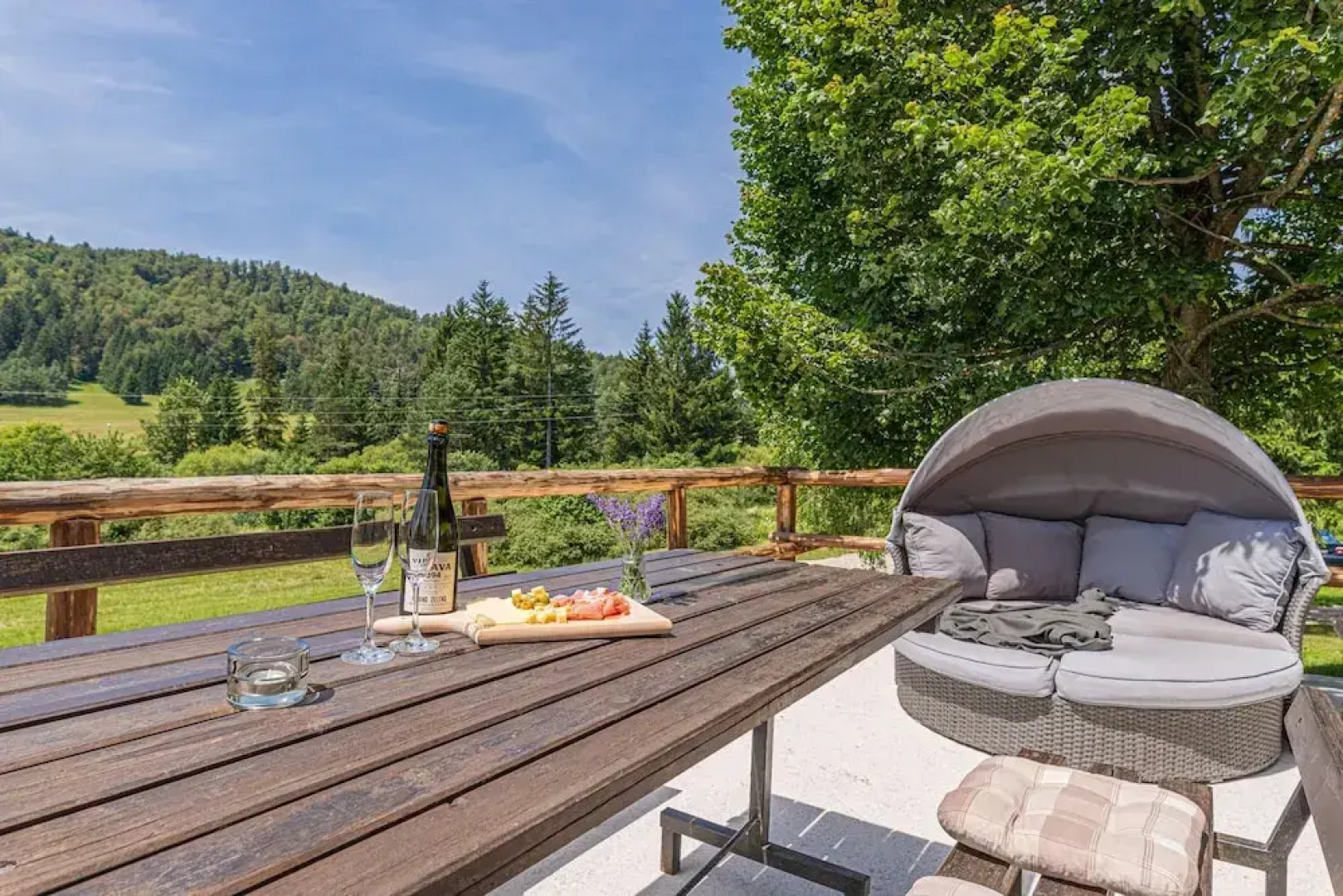 Family Friendly Kra Evec Lodge