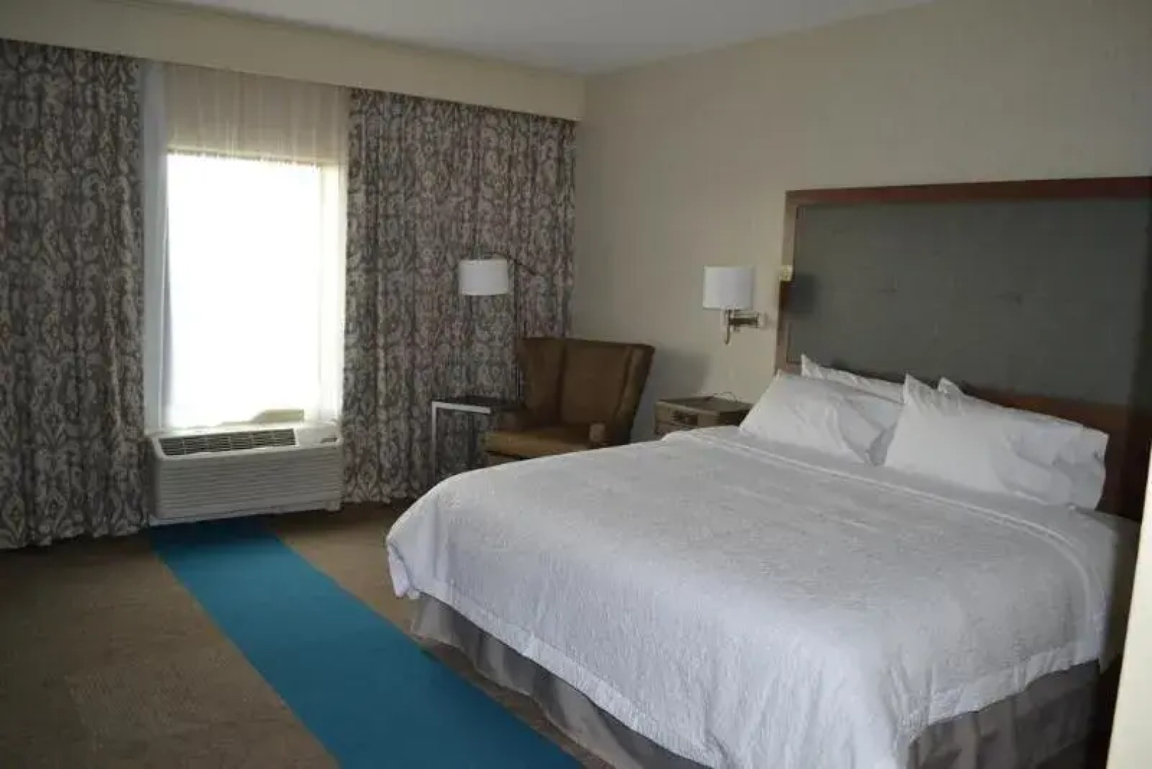 Flag Point Inn & Suites Pratt By Fairbridge