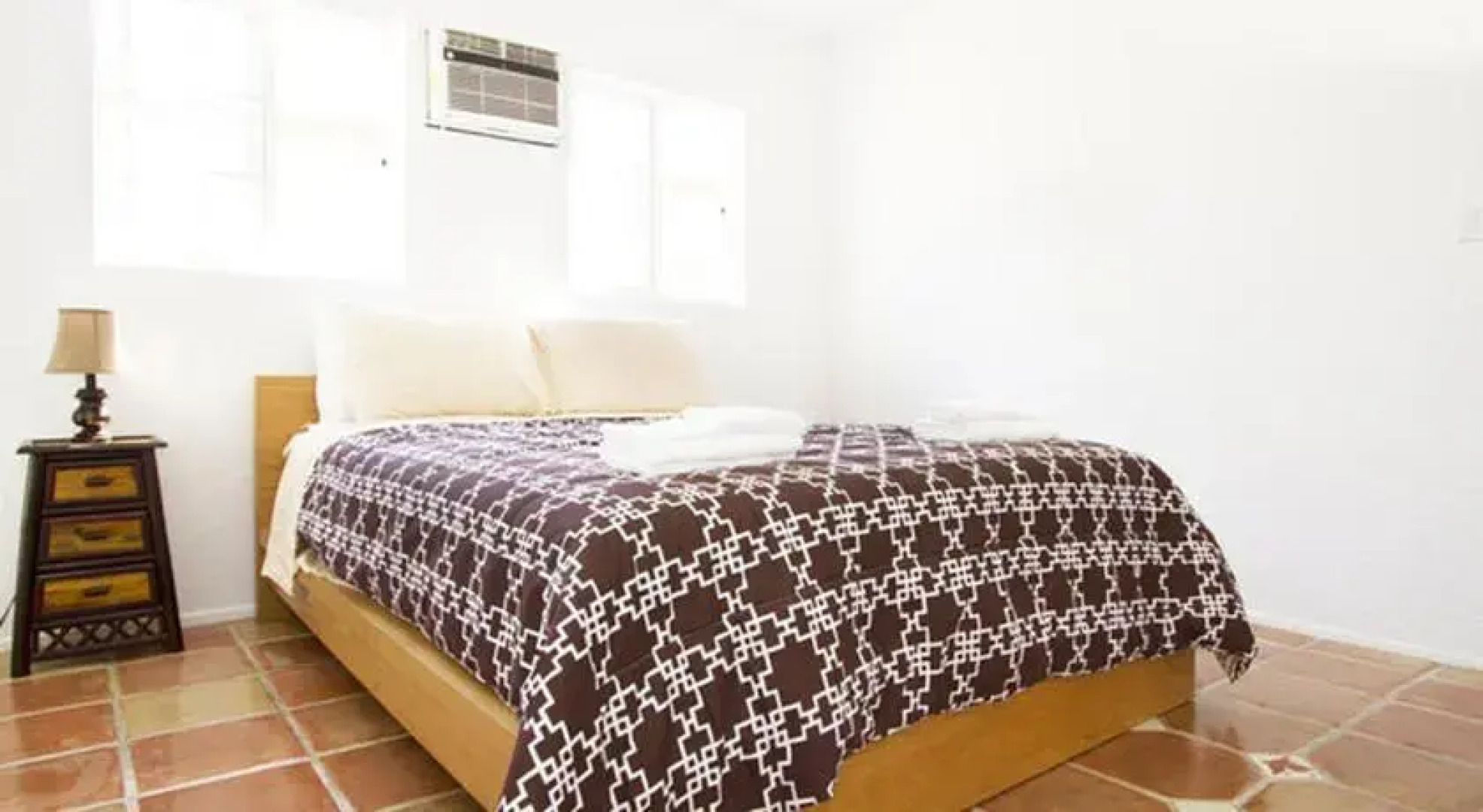 #6 Sunny Flat 3BR Melrose Ave