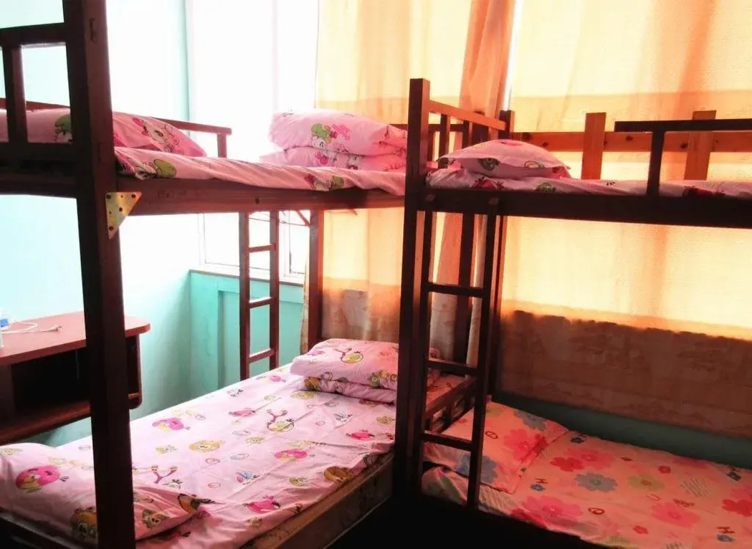 25 Four Seasons Youth Hostel