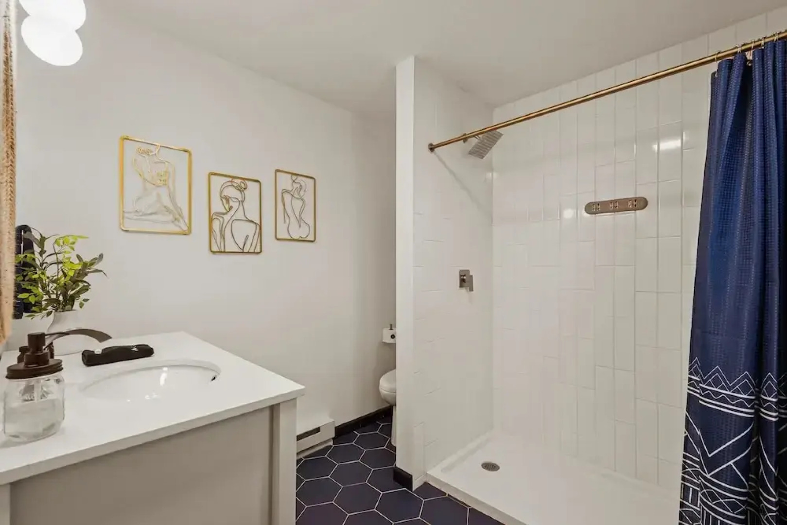 For Lake Sake by Avantstay Lakefront Hot Tub View