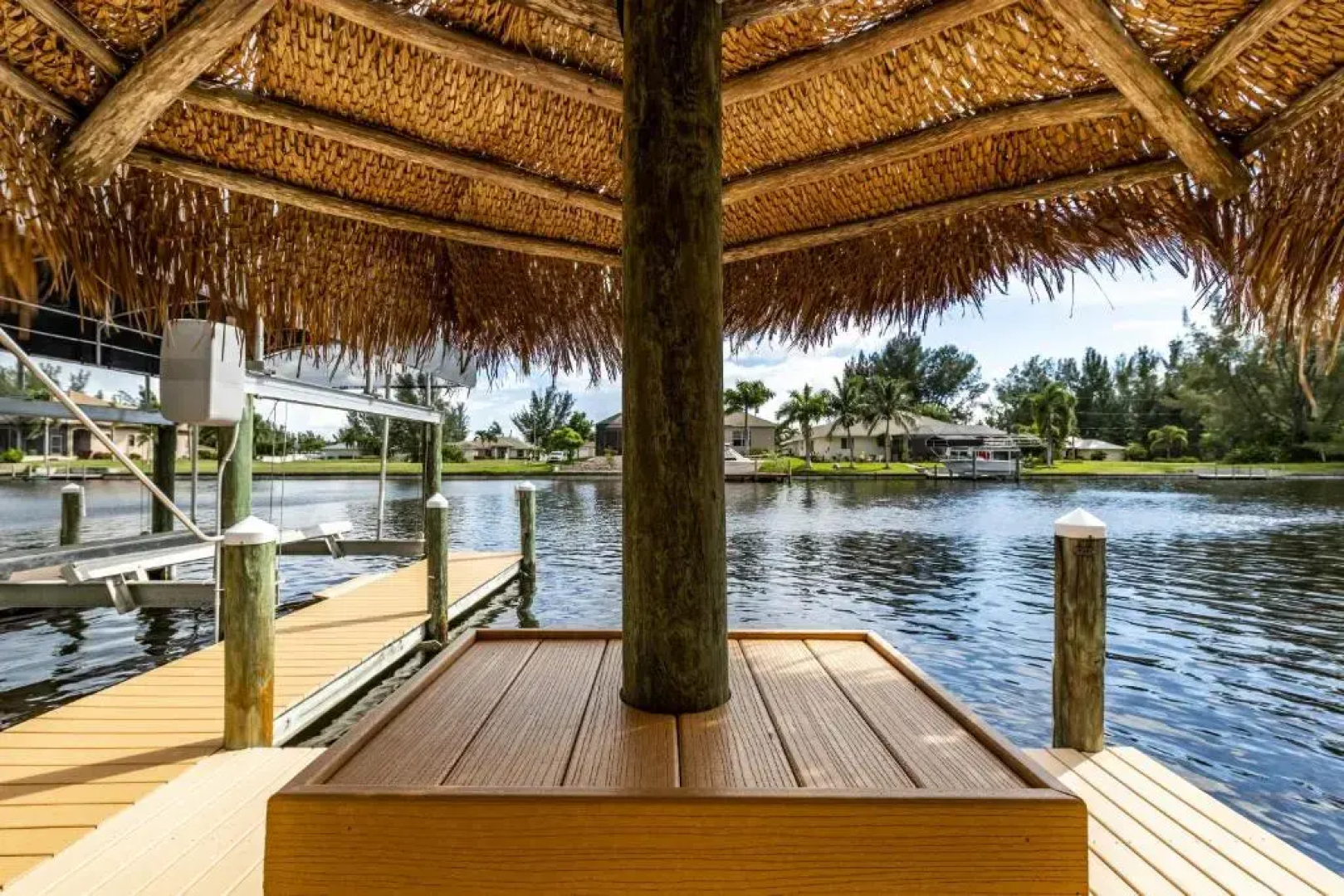 Villa Neptune's Grotto- BRAND NEW with heated Pool, Hot Tub, and dock with Tiki