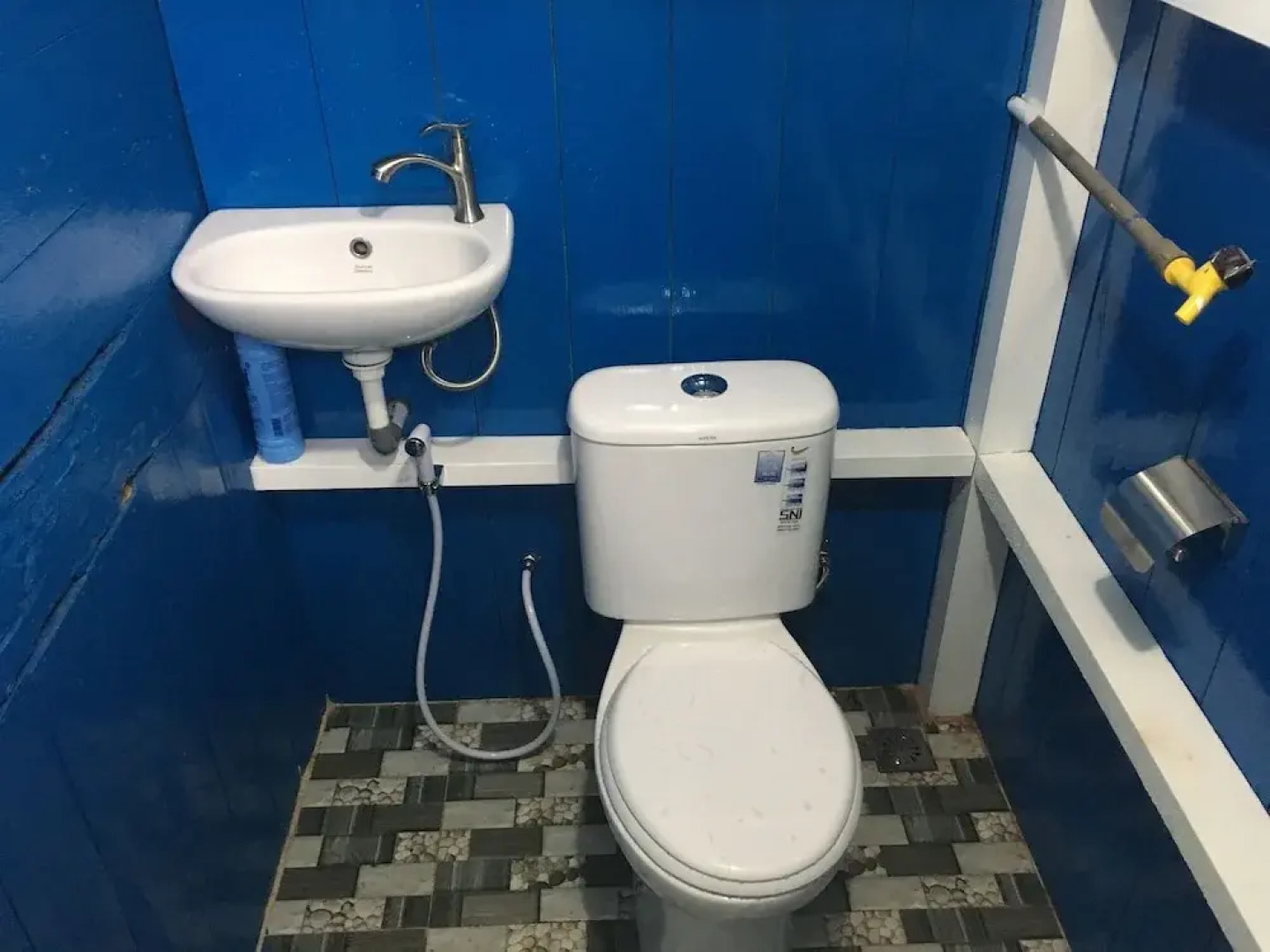 Arut Riverside Orangutan Guest house