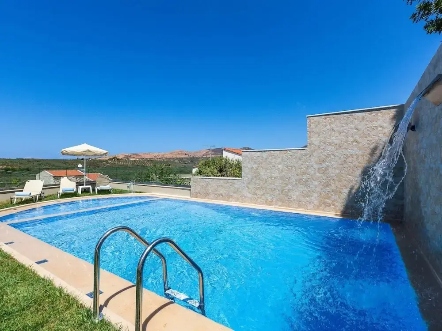 Villa in Crete With Private Pool & Beaches Nearby