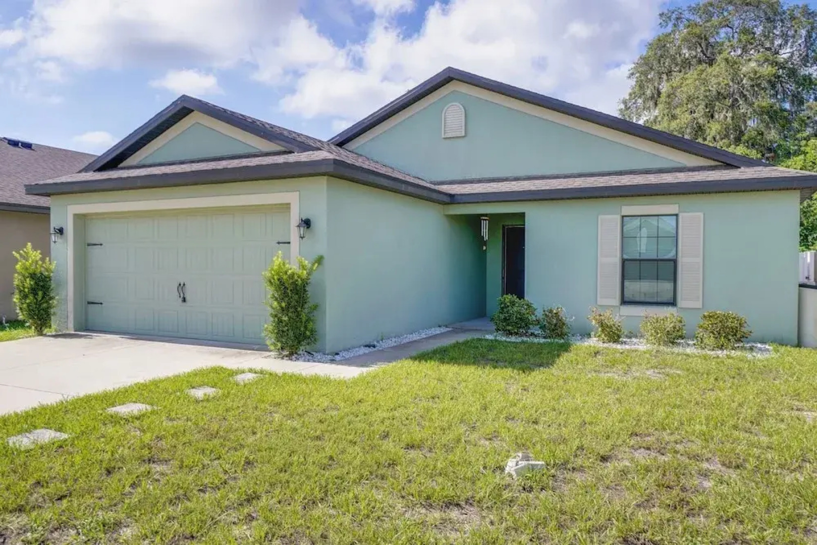 Tavares Retreat w/ Covered Patio & Private Yard