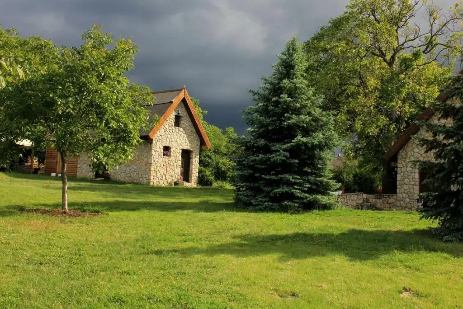 Dióliget - Zöld Dió Házikó