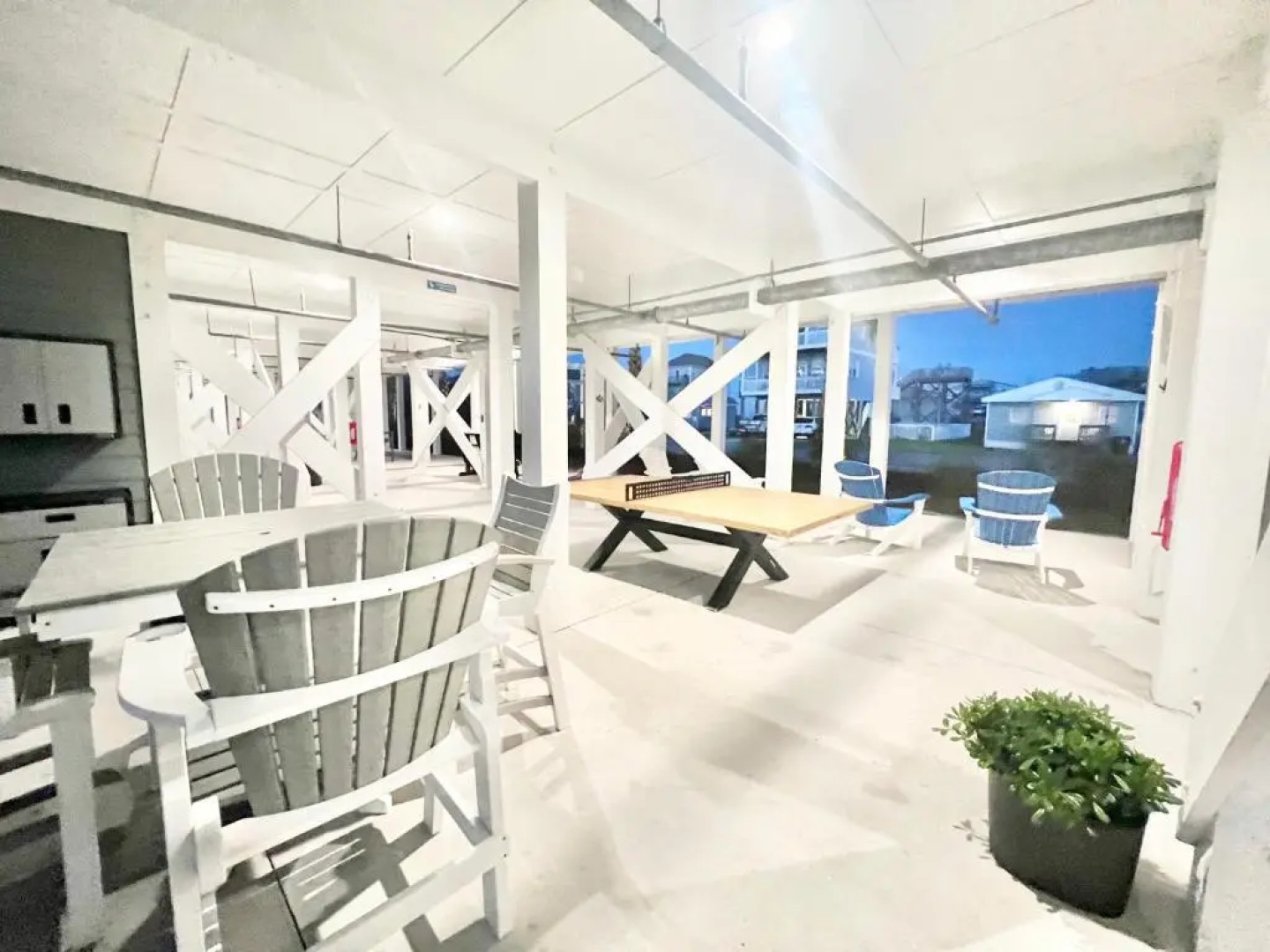 Saltwater 101 1st Floor Barefoot ADA