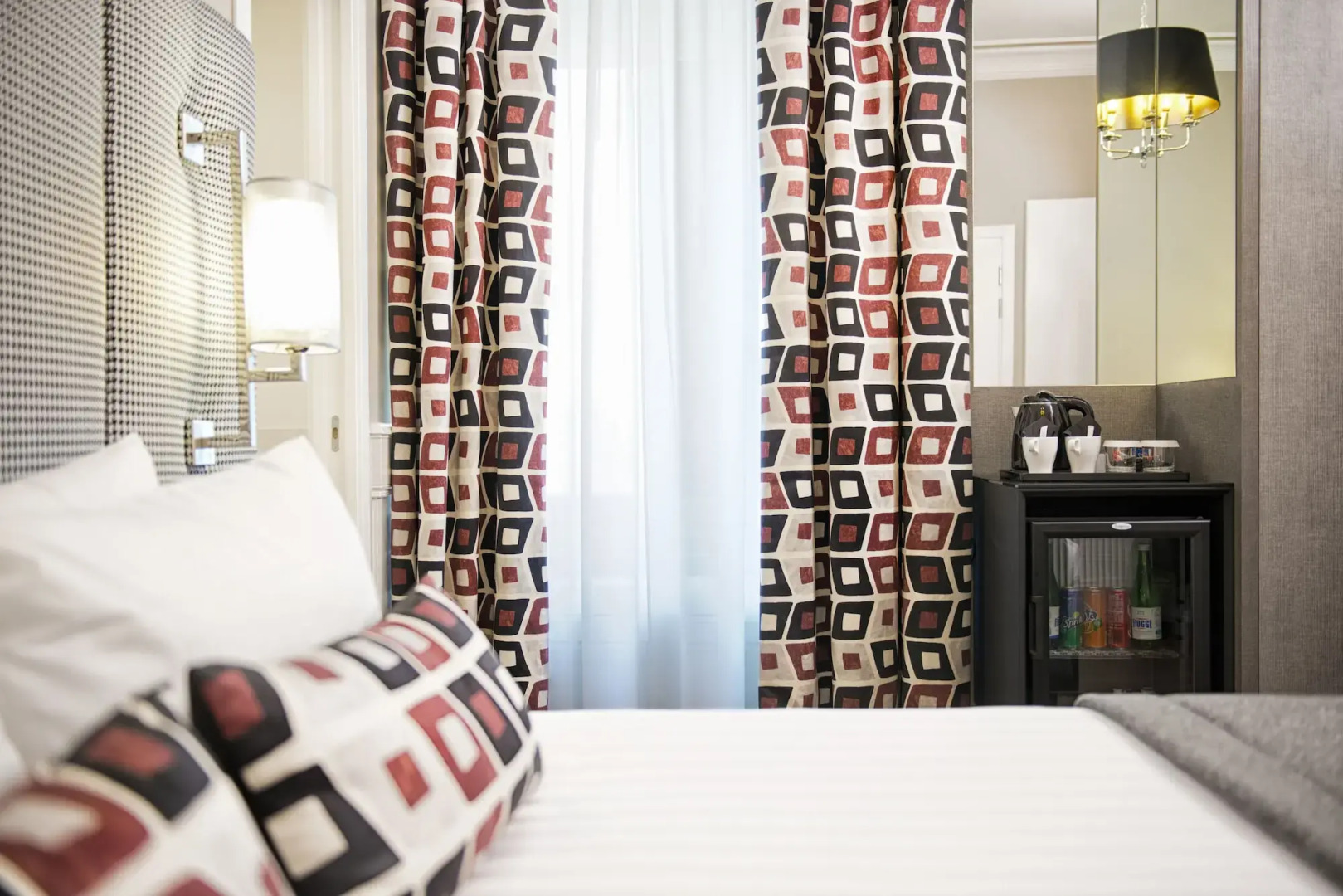 Отель The Independent Suites