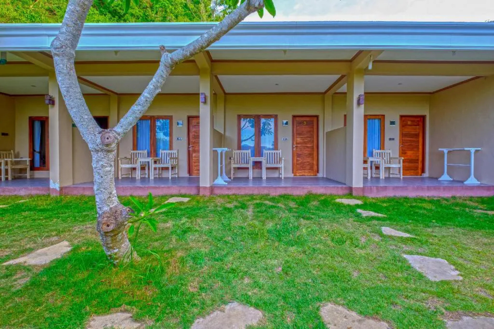 Oyo 2823 Artati Bungalows And Restaurant