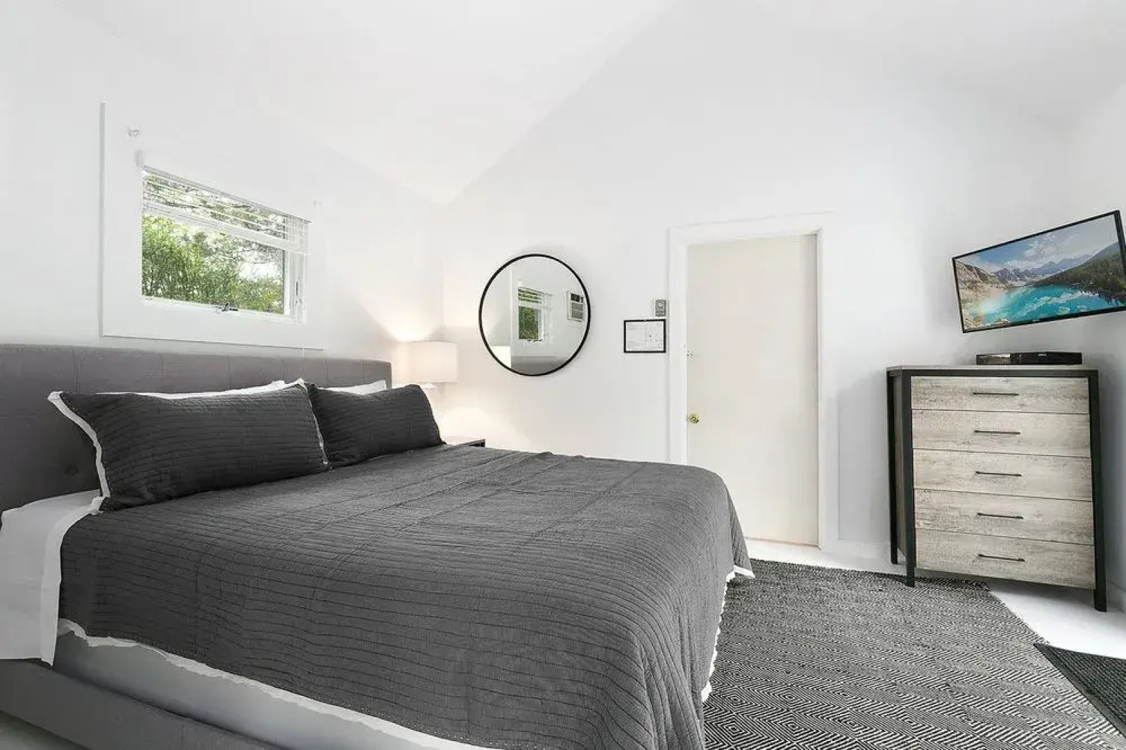 Village Latch Inn Hotel