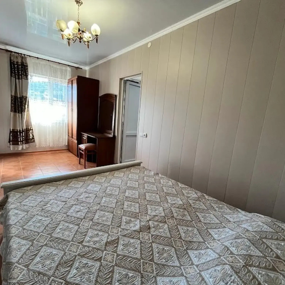 Замок у реки