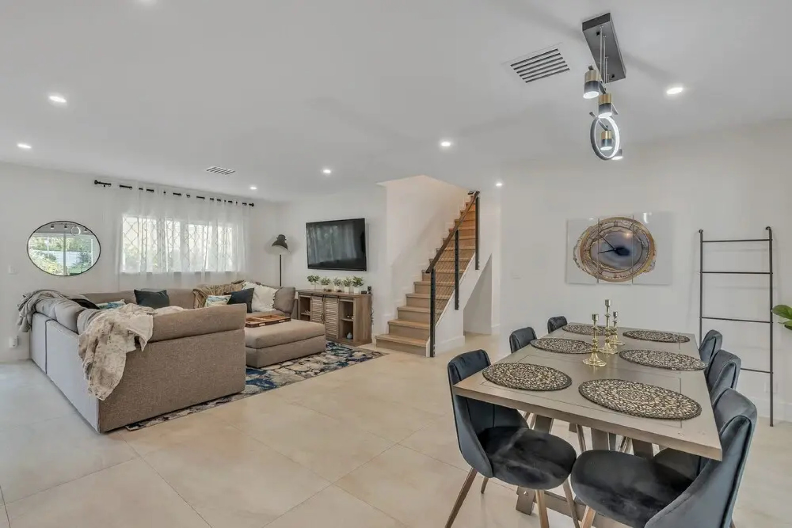 Casa Cervo - Stunning Home In Great Location, Walkable To Restaurants, Shopping, And The Beach! 4 Bedroom Home by Redawning