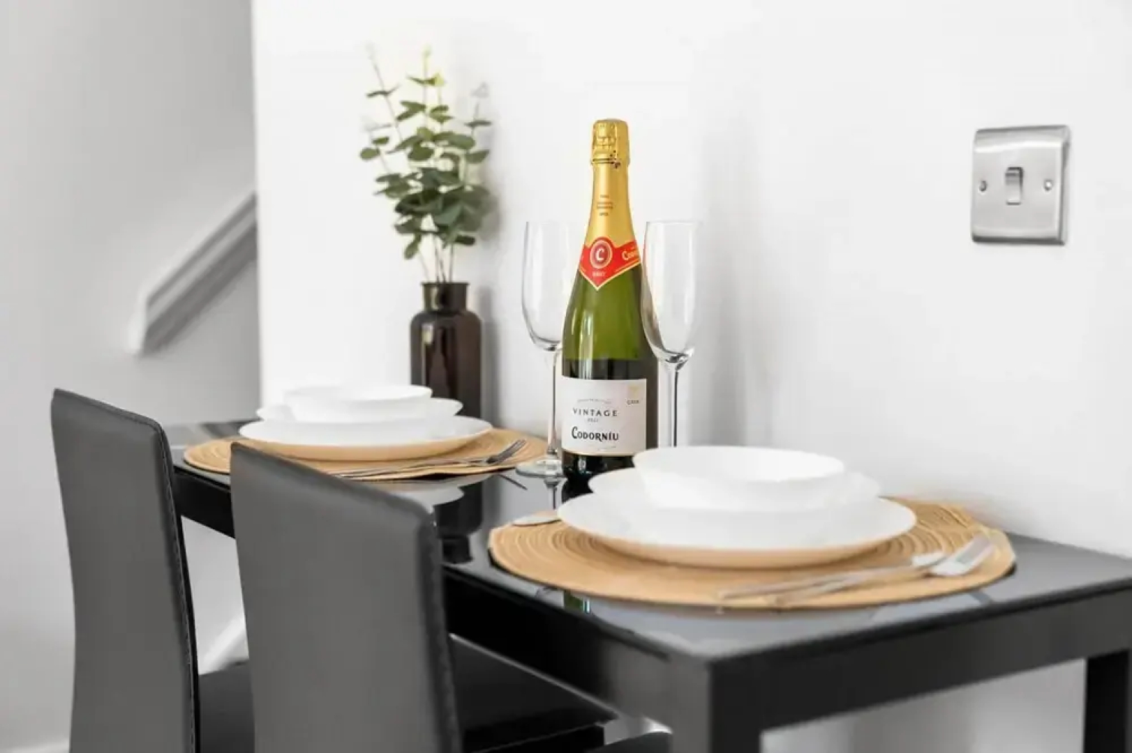 Cute Modern Mews Home in Oldbury