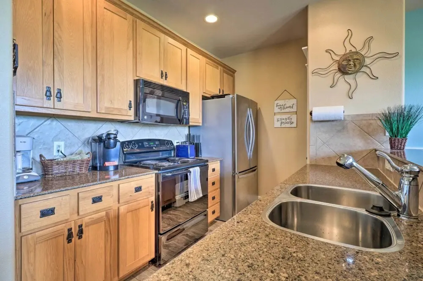 Lake Travis Condo W/ Resort Amenity Access!