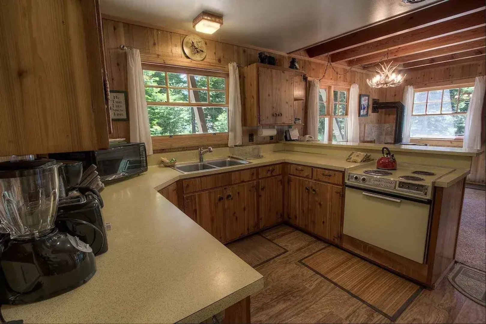 Hudsons Hideaway by Lake Tahoe Accommodations