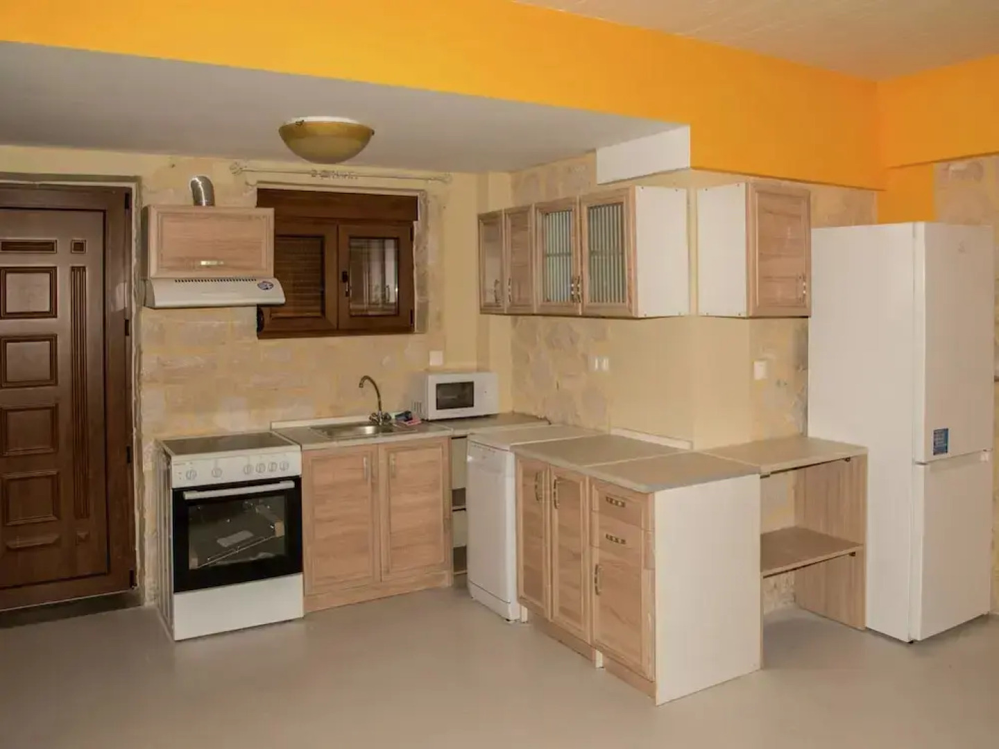 Beautiful new Stone Villa, Large Private Pool, Privacy, View of bay Bali, NW