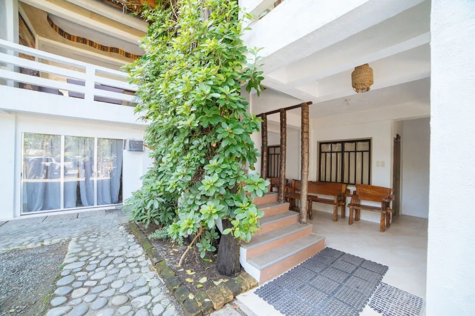 RedDoorz @ Sabang Beach Baler