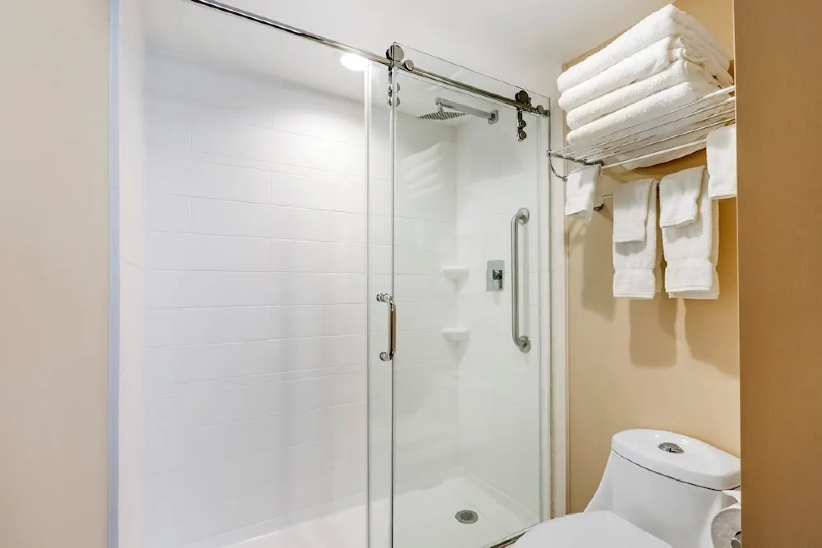 Best Western Plus Grand Castle Inn & Suites