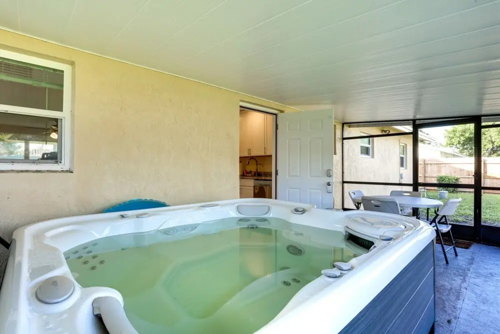 5 Mi to Beaches: Hot Tub Haven in Lake Worth