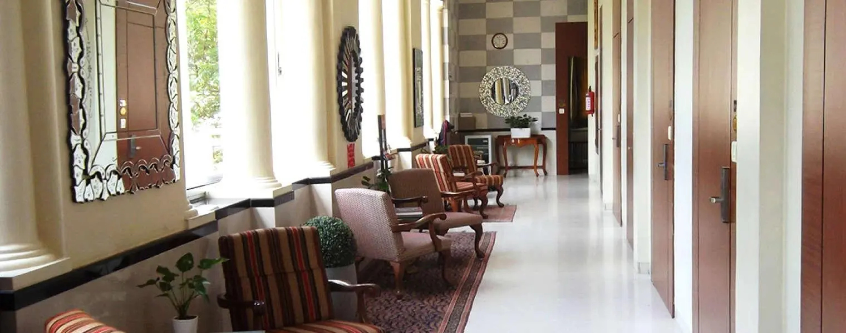 Elphinstone Hotel